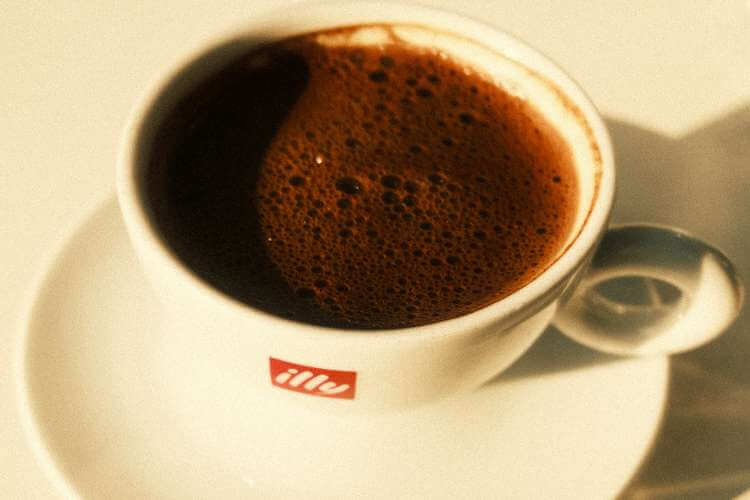 what percentage of coffee drinkers drink decaf?